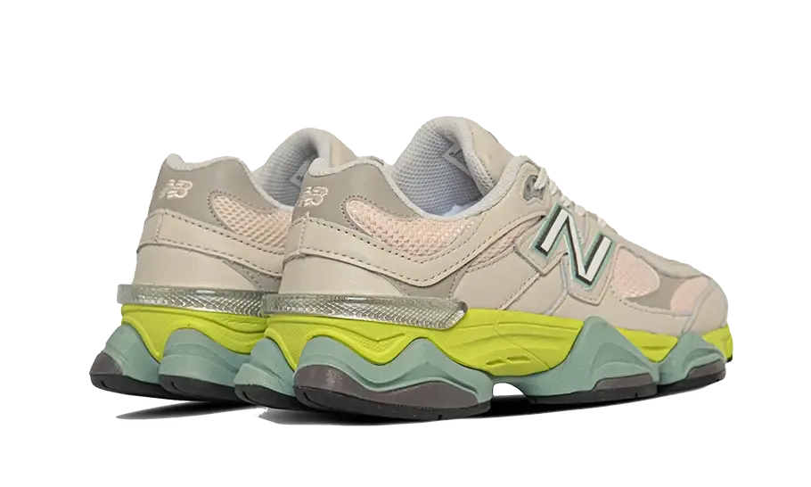 9060 Moonbeam Vintage Rose Lime