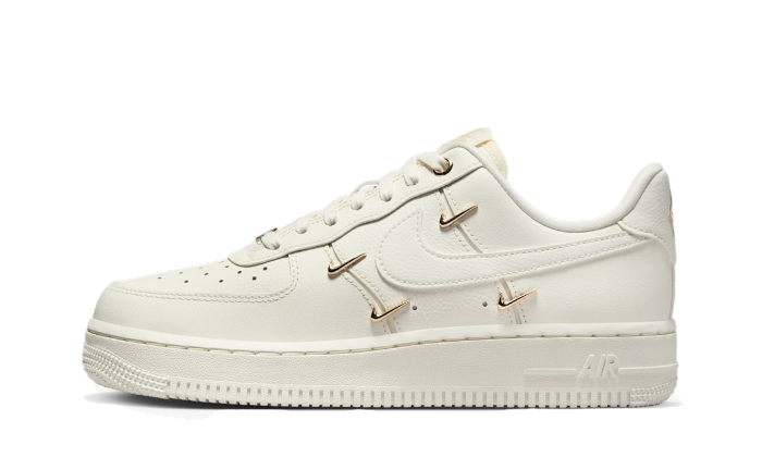 Air Force 1 '07 LX CN Sail Gold Swooshes