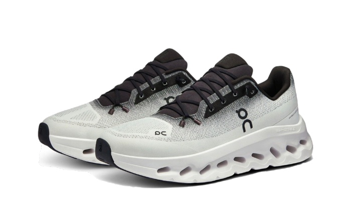 Running Cloudtilt Black Ivory