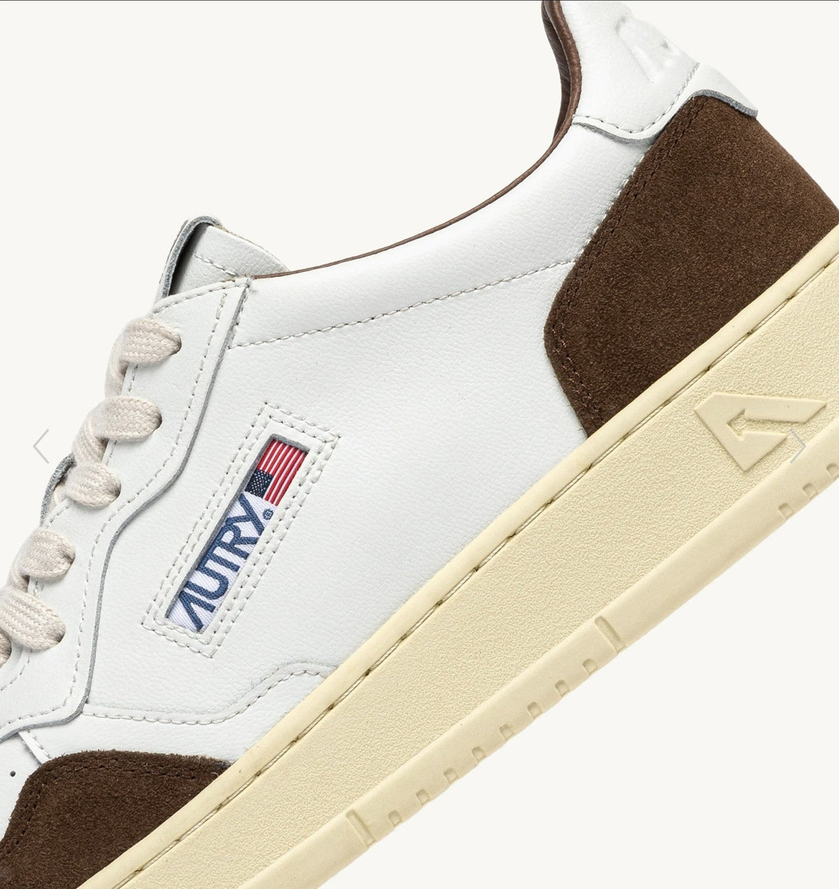 BASKETS AUTRY MEDALIST LOW EN CUIR BLANC ET DAIM TUNDRA