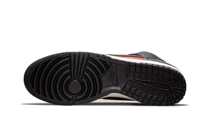 Dunk High 1985 Undercover Gym Red