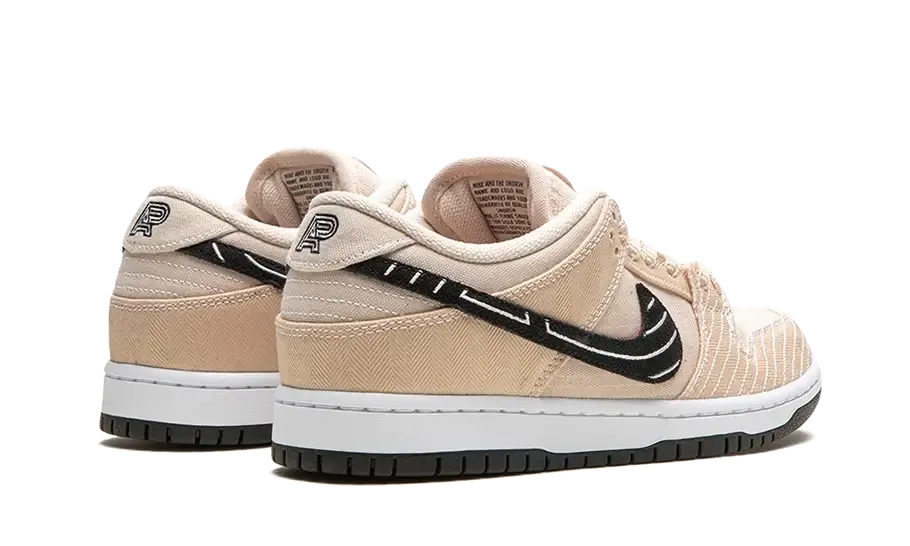SB Dunk Low Albino & Preto