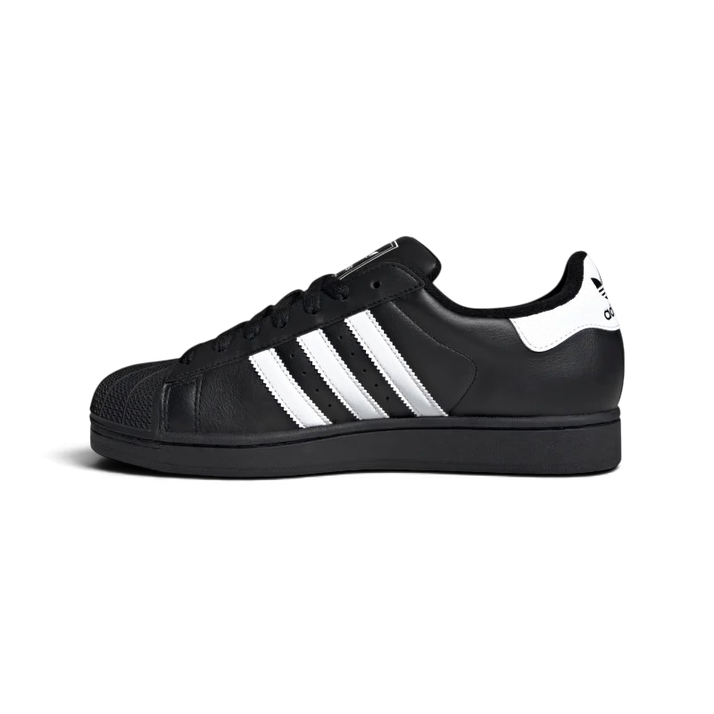 Baskets We Have It adidas Superstar 2 en cuir noir avec bandes blanches et bout renforcé emblématique