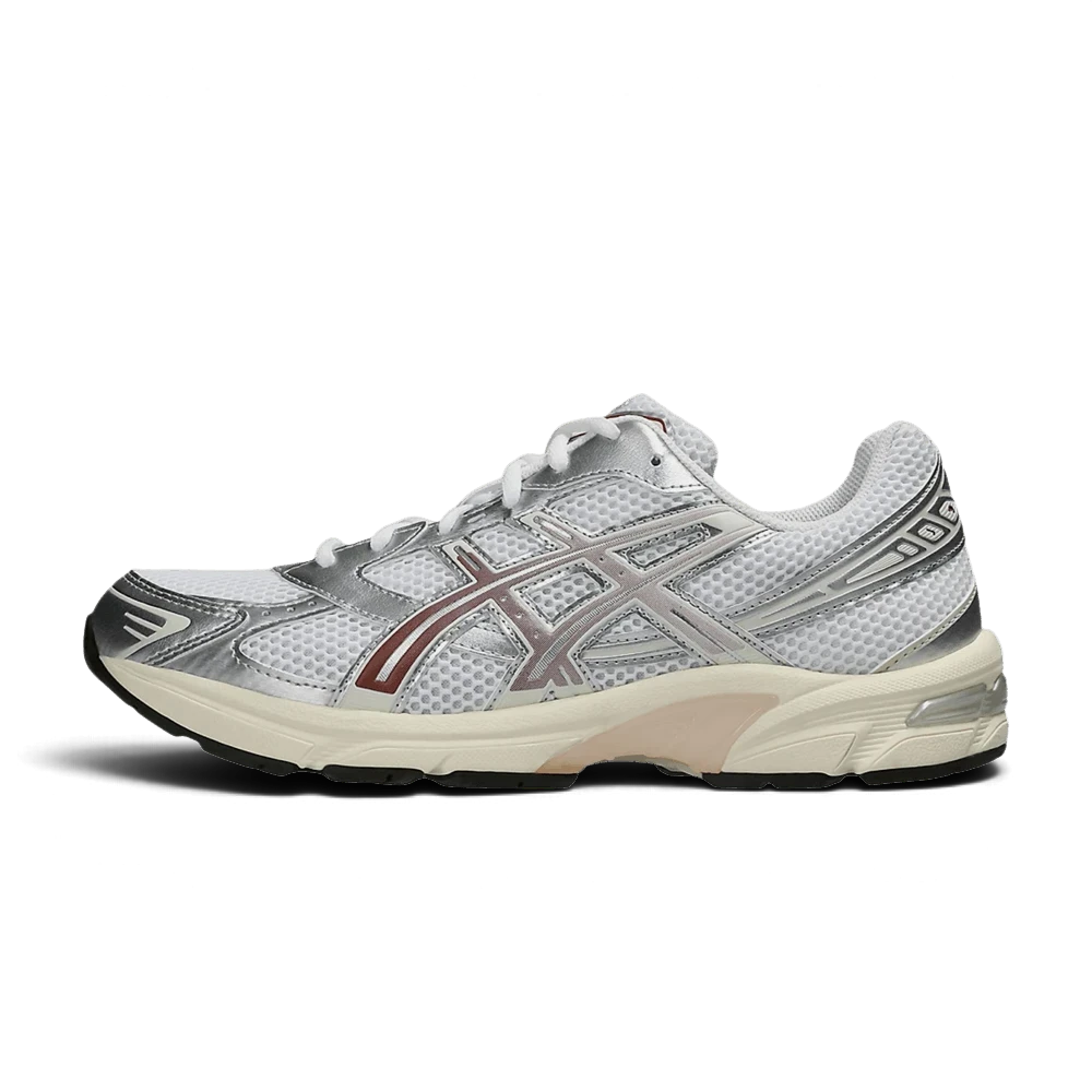 Baskets We Have It ASICS Gel-1130 blanches et argentées avec détails Rusted Rock, en mesh respirant et amorti Gel.