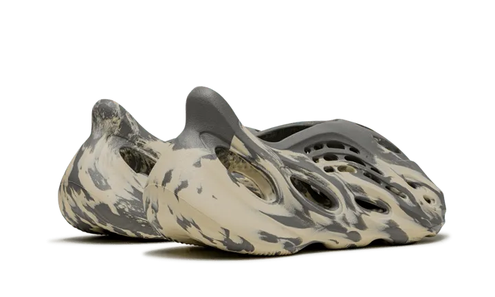 Yeezy Foam RNNR MXT Moon Gray