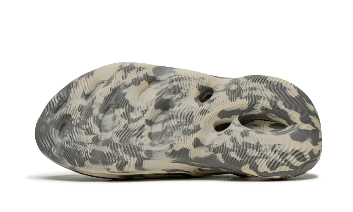 Yeezy Foam RNNR MXT Moon Gray