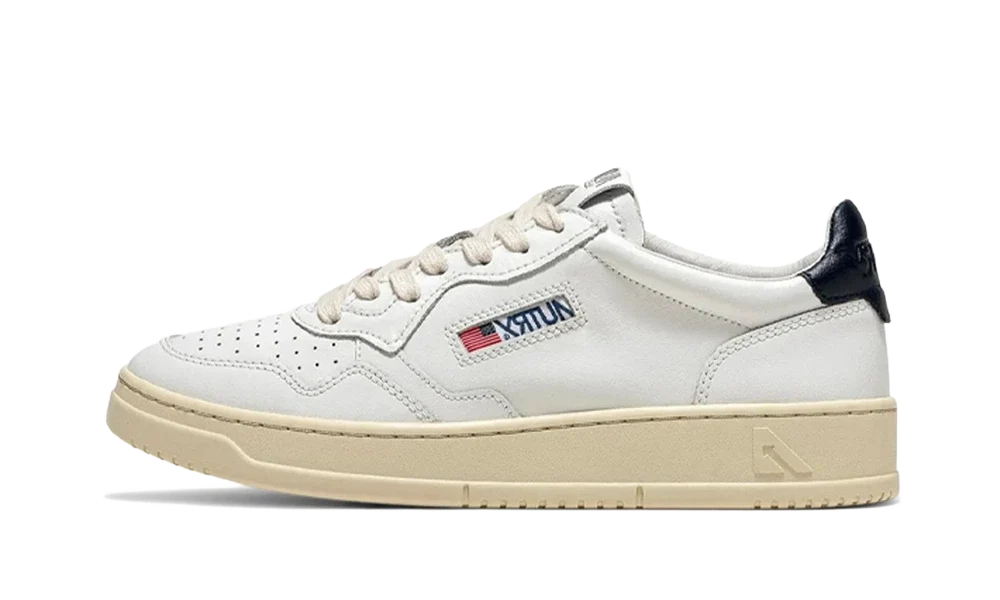 Autry Medalist Leather Low White Dark Blue (Women's)