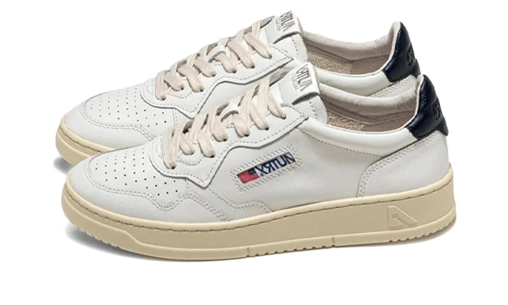 Autry Medalist Leather Low White Dark Blue (Women's)
