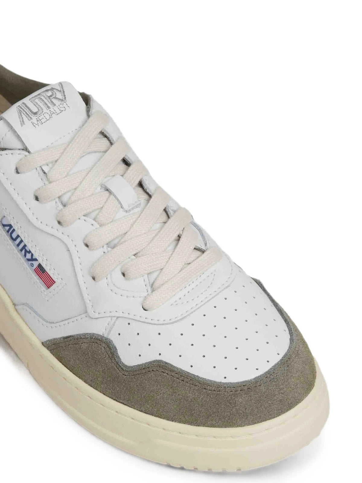BASKETS AUTRY MEDALIST EN CUIR ET DAIN BLANC ET VERT