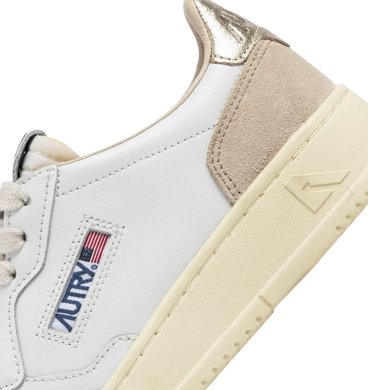 BASKETS AUTRY MEDALIST LOW EN CUIR ET DAIM BLANC ET OR