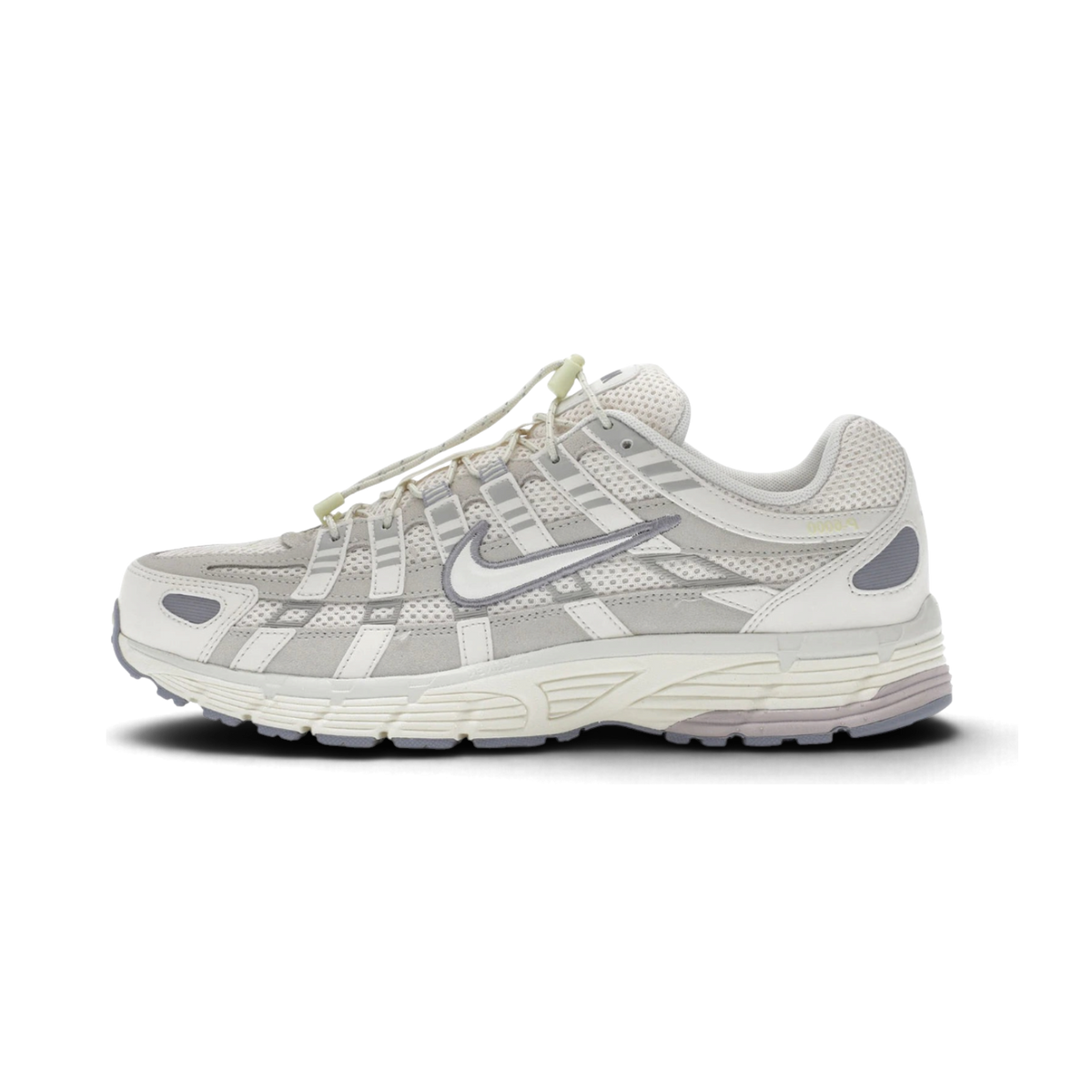 Baskets We Have It Nike P-6000 Light Bone pour femme en cuir beige et gris avec détails violet platine