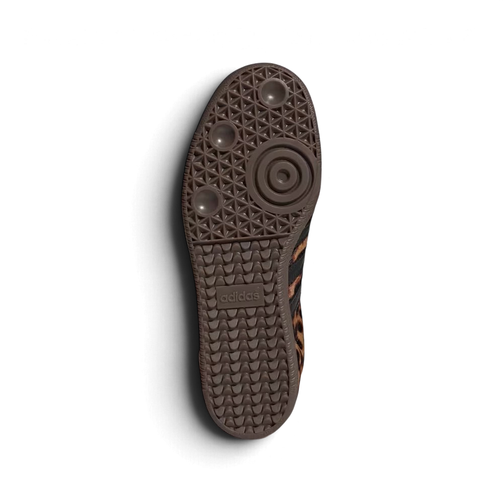 Semelle en caoutchouc marron de la basket We Have It adidas Samba OG avec motif léopard sur les côtés