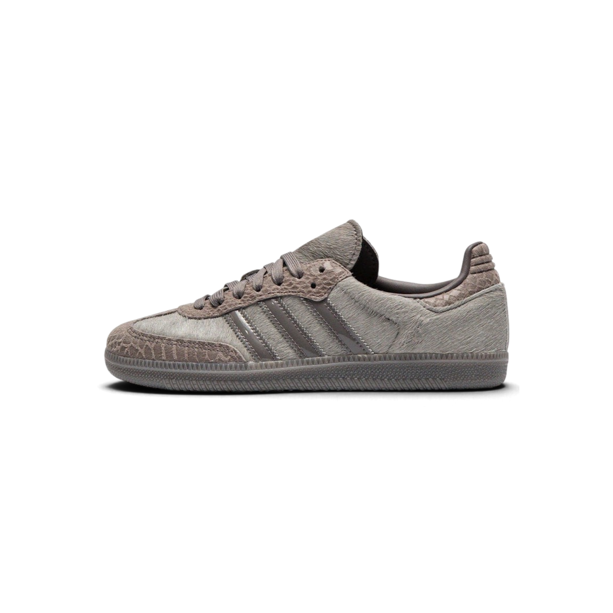 Baskets We Have It adidas Samba OG femme en cuir taupe texturé avec détails dorés et semelle en caoutchouc