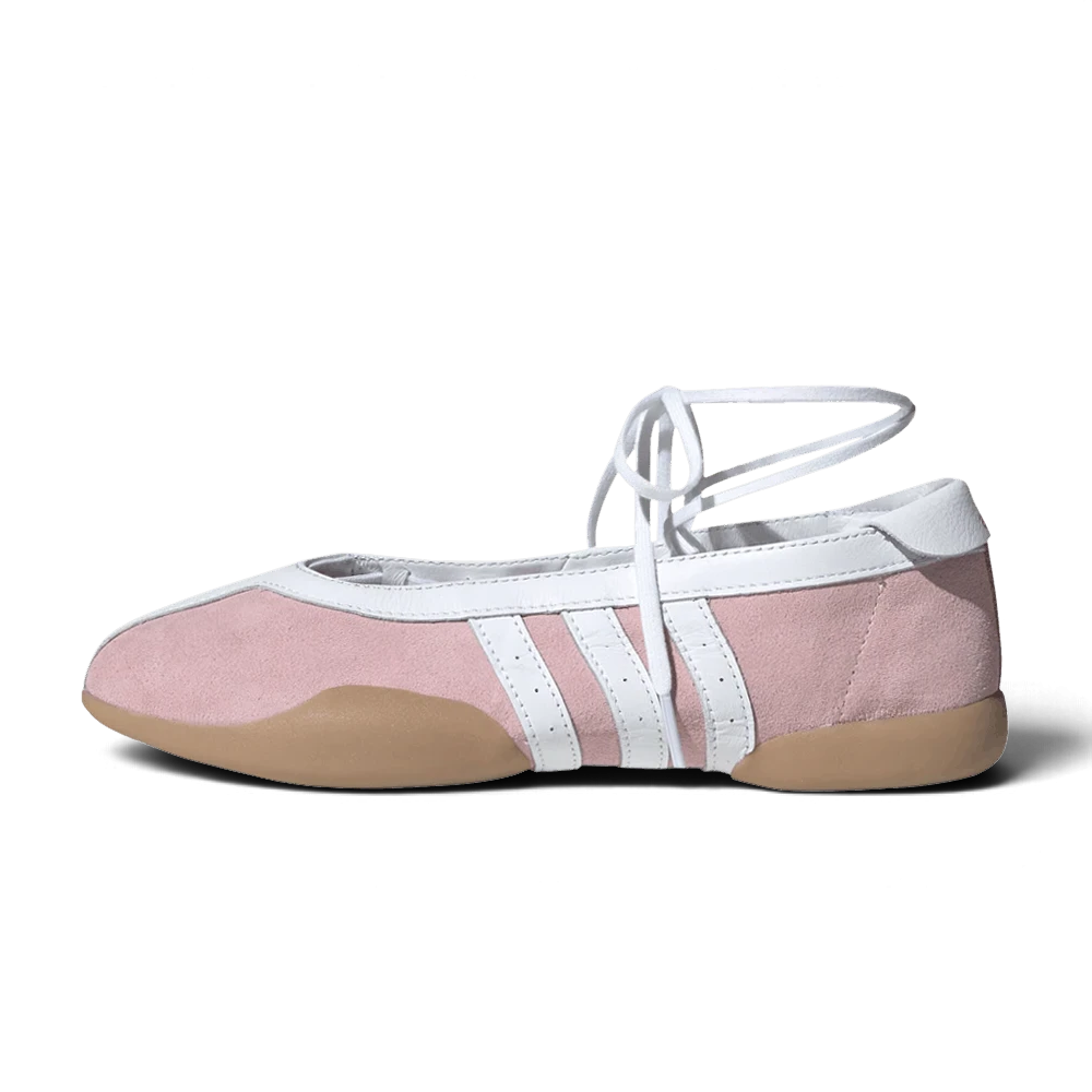 Chaussures We Have It adidas Taekwondo Mei Ballet en cuir rose clair et blanc avec semelle en gomme
