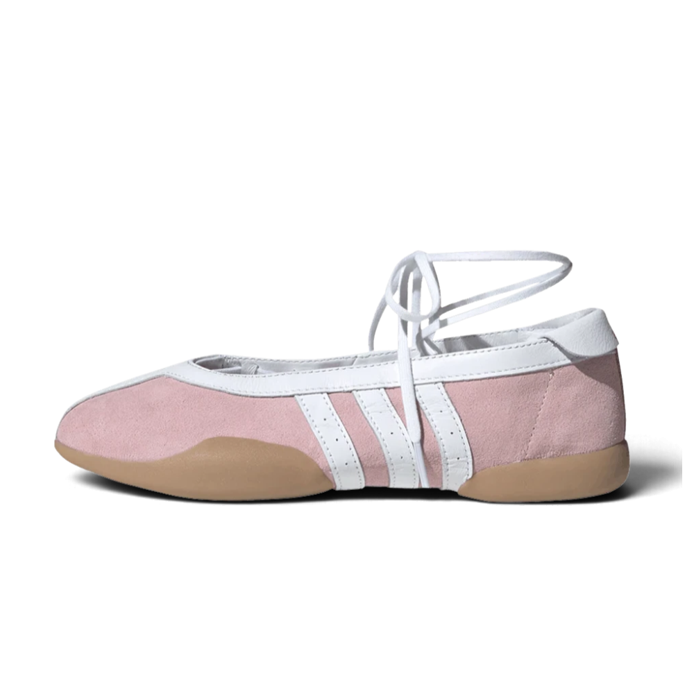 Chaussures We Have It adidas Taekwondo Mei Ballet en cuir rose clair et blanc avec semelle en gomme
