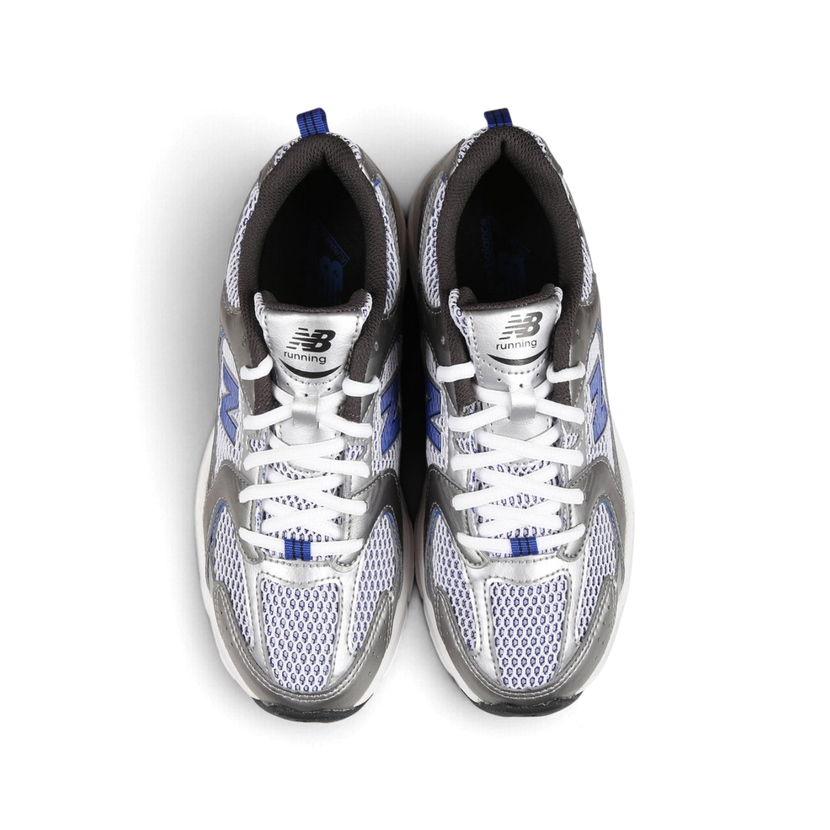 Baskets We Have It New Balance 530 en mesh et suède argent métallisé avec détails bleu royal, vue de dessus