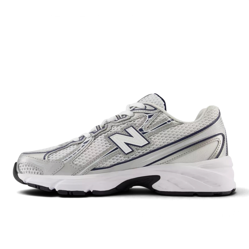 Baskets New Balance 740v2 We Have It blanches avec détails gris et bleu marine, style running moderne