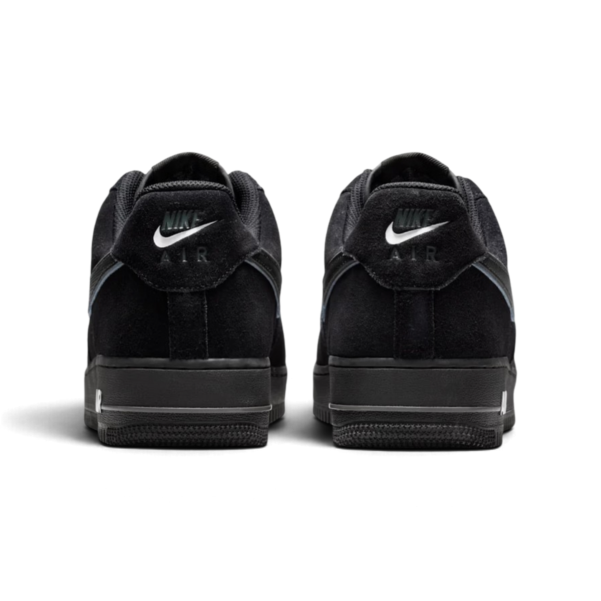 Vue arrière des baskets We Have It Nike Air Force 1 Low '07 LV8 en cuir noir et détails gris fer